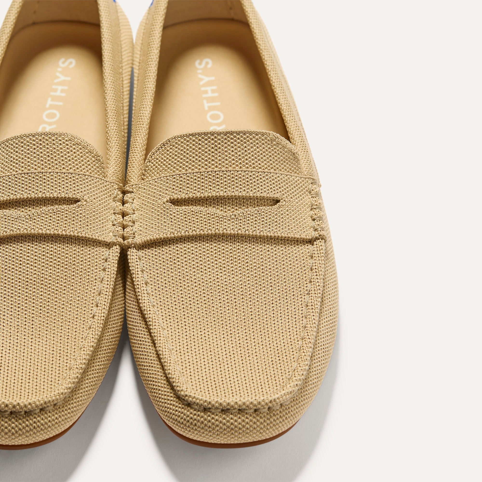 Close up of the toe and vamp of The Men's Daily Driver in Shore. 